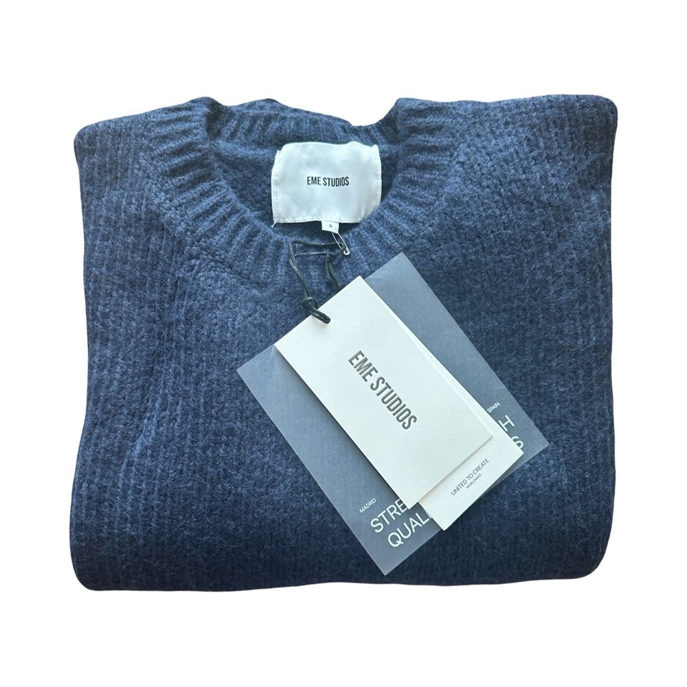 Eme Studios NWT Badge Navy Sweater ‘WE DIDN’T TELL YOU BUT WE KNEW’ Size S - Picture 4 of 7